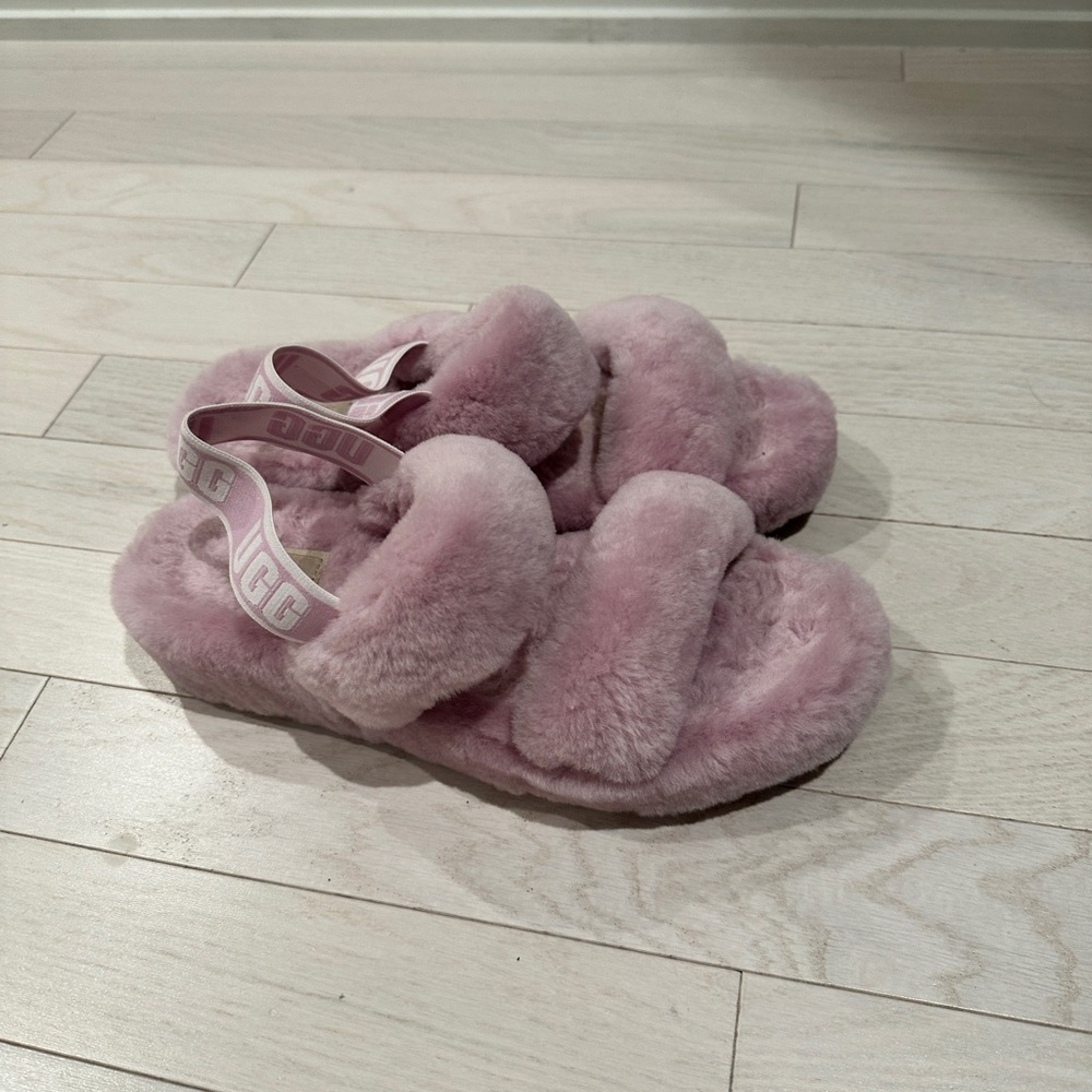 UGGS Oh Yeah in Like-New Condition, women size 9